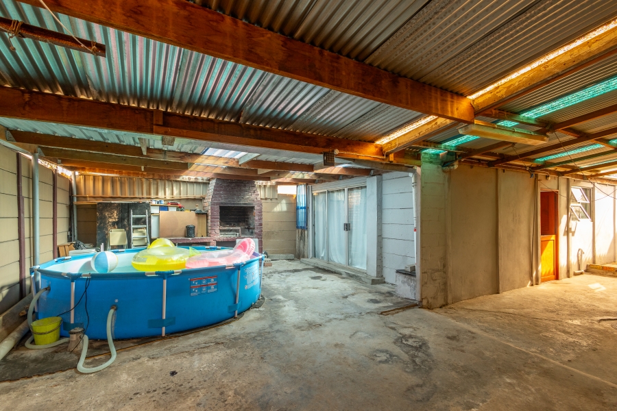 2 Bedroom Property for Sale in Uitsig Western Cape